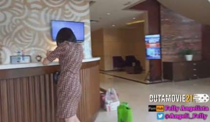 Nonton film Kenikmatan Luar Biasa Cek in Dengan Pramugari Cantik terbaru di Dutamovie21